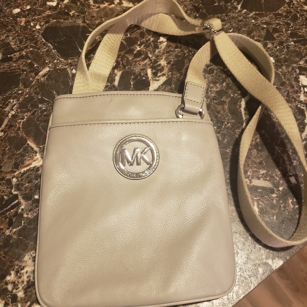 MK crossbody BLACKFRIDAY PRICE TODAY ONLY